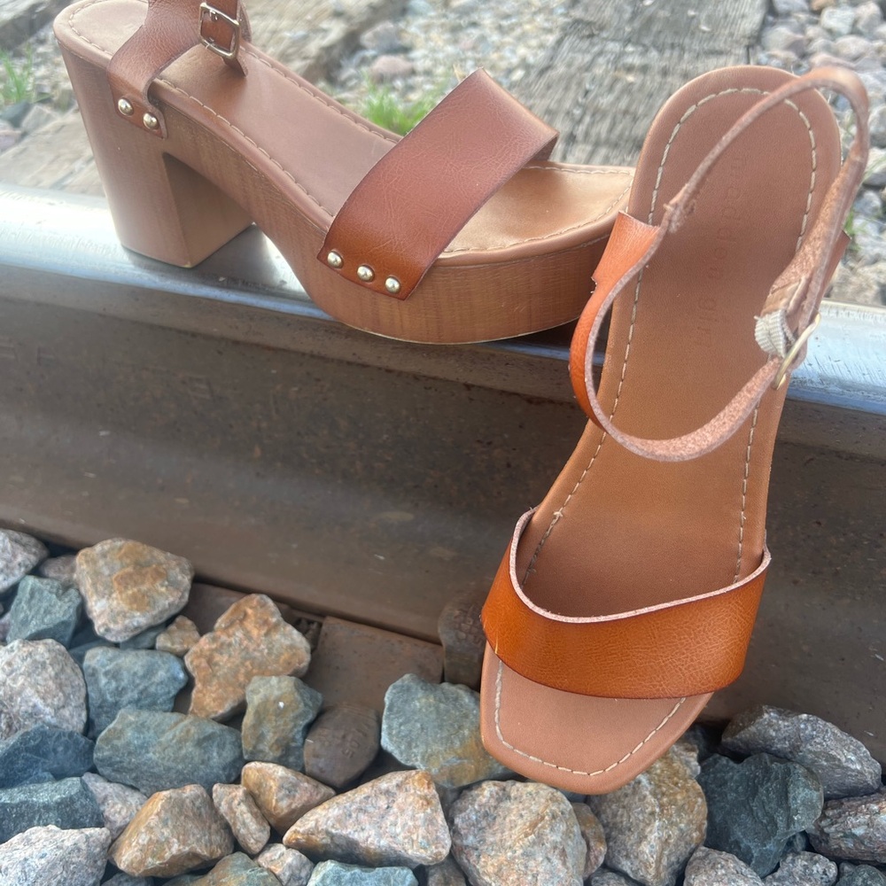Madden Girl Brown Tan Platform Block Heel Sandals